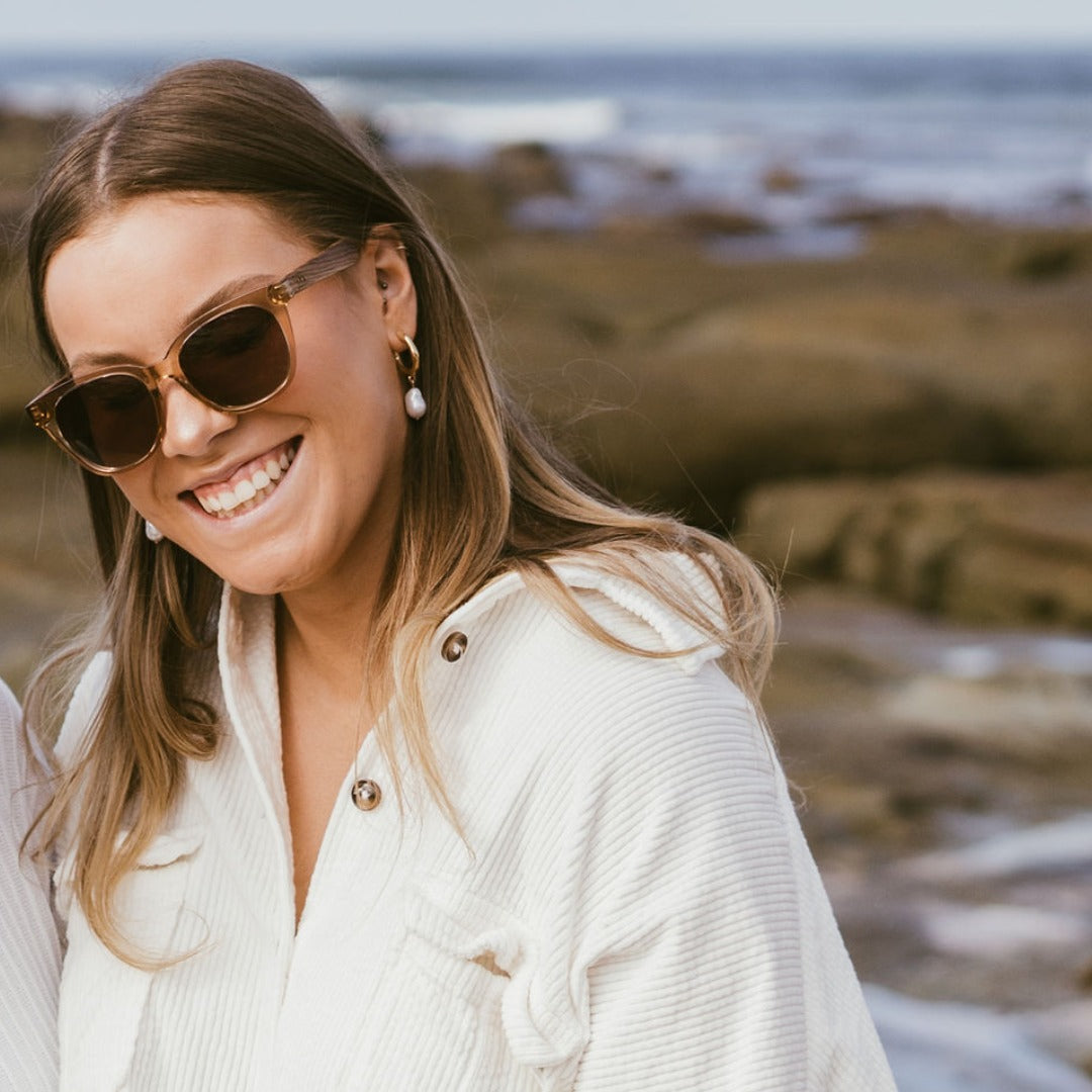 Soek Lila Grace Champagne l Brown Gradient Lens l Walnut Arms