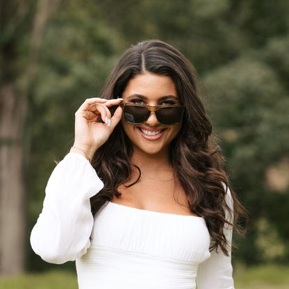 Soek Dalton Sunglasses - Khaki Frame - Walnut Wooden Arms