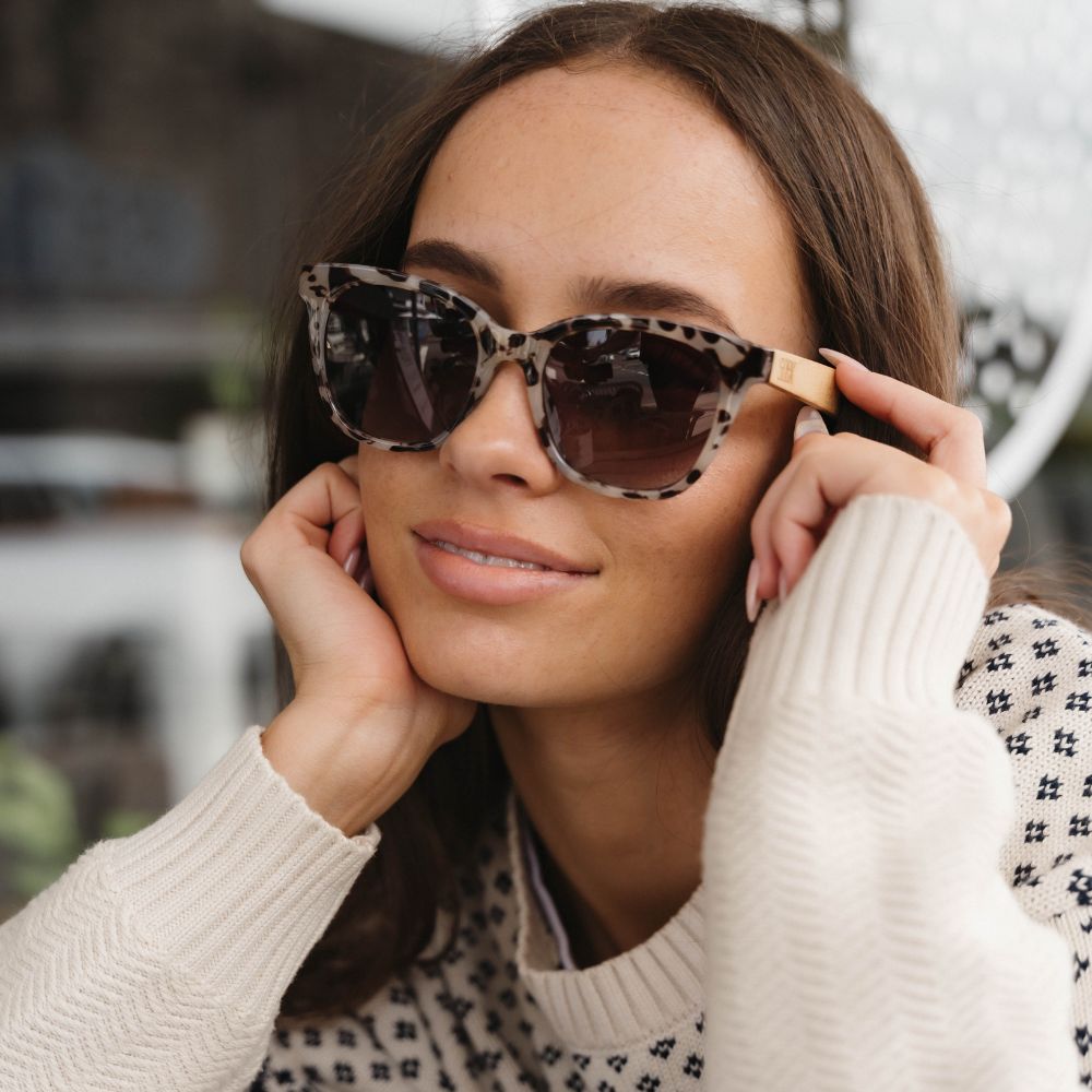 Soek Lila Grace Ivory Tortoise l Brown Lens l White Maple Arms