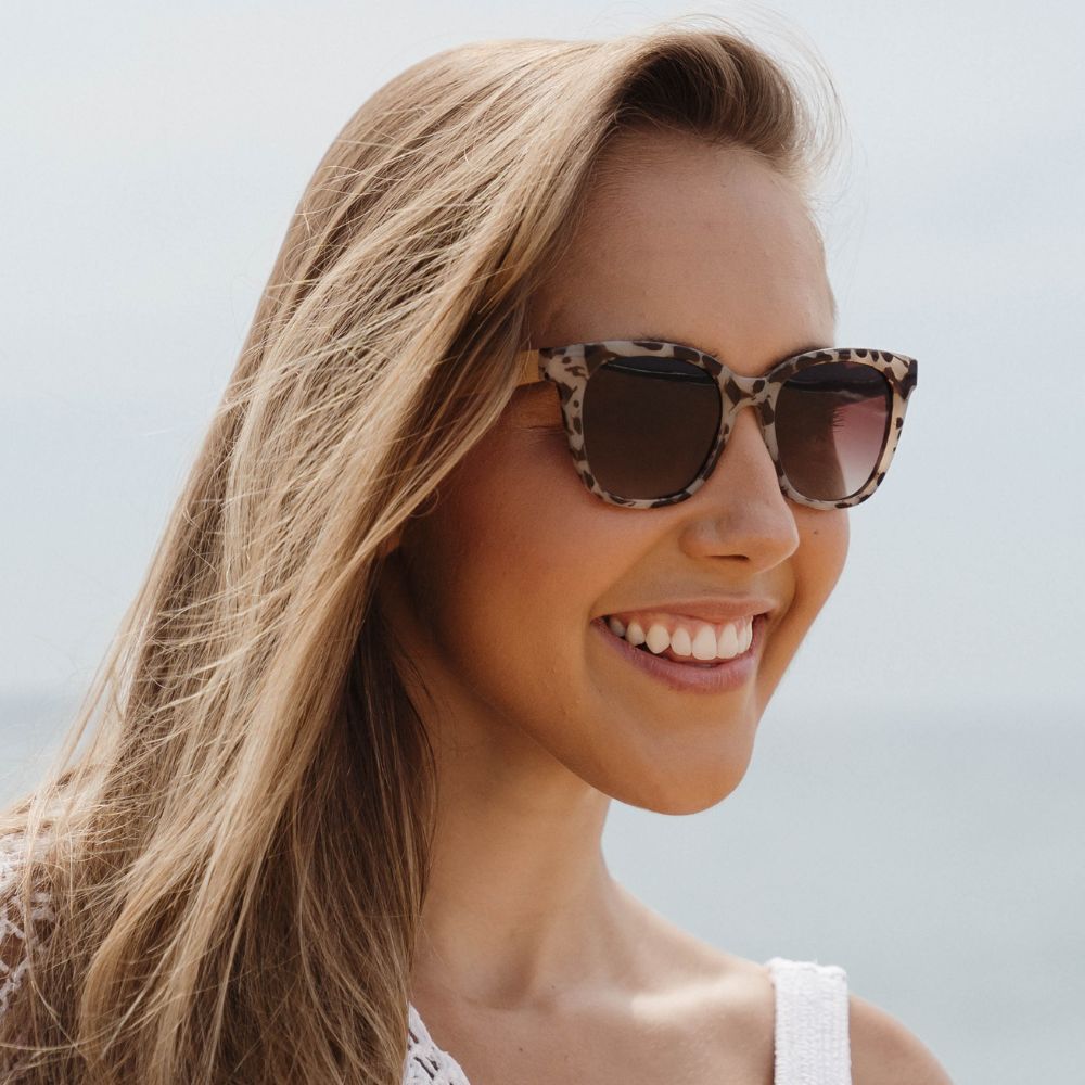 Soek Lila Grace Ivory Tortoise l Brown Lens l White Maple Arms