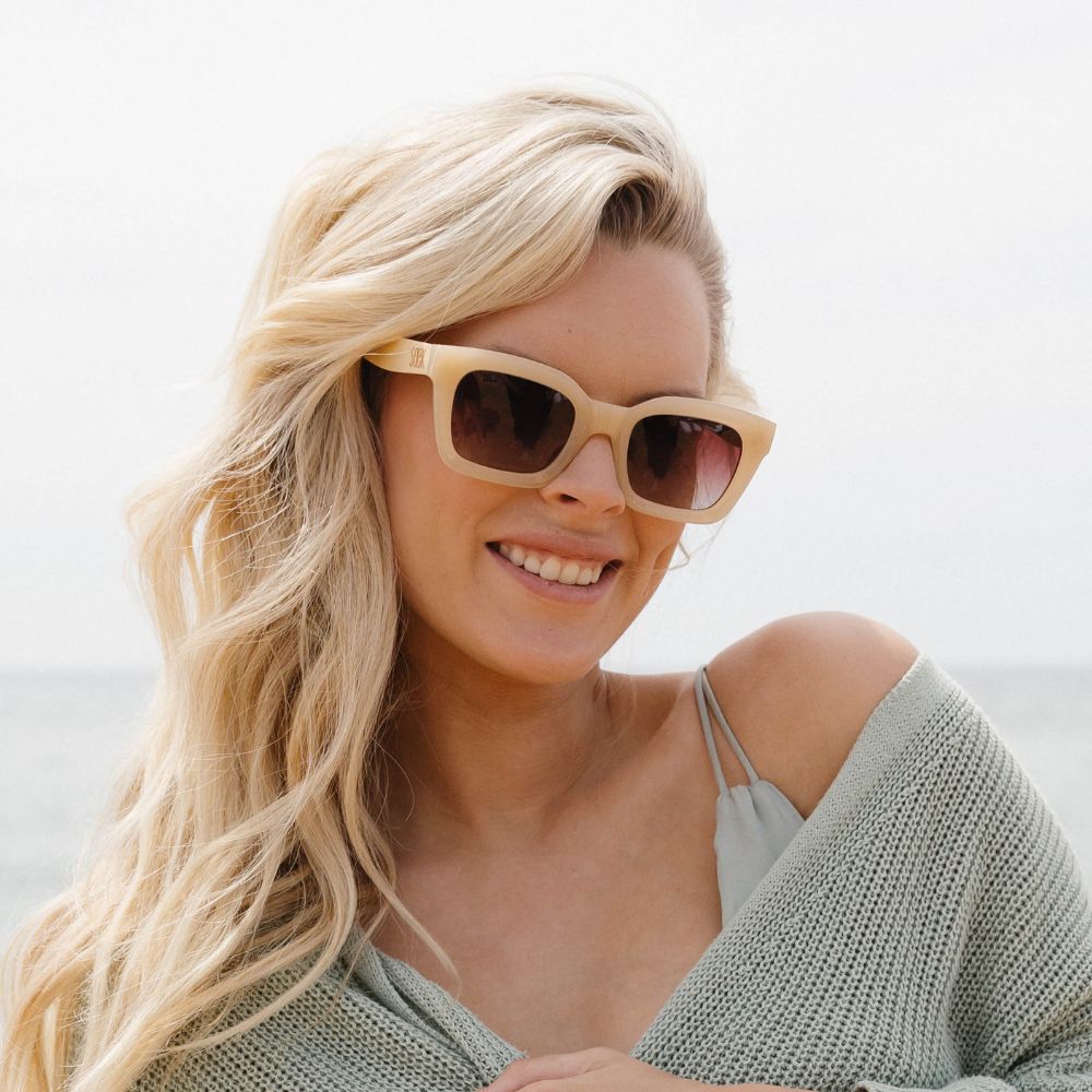 Soek Zahra Nude l Brown Gradient Lens l White Maple Arms
